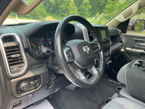 Used 2019 RAM 1500 Big Horn AWD/4WD image 10