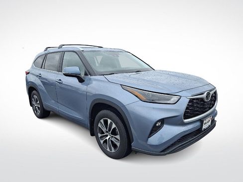 Used 2023 Toyota Highlander XLE image 1