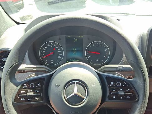 Used 2024 Mercedes-Benz Sprinter 2500 image 18