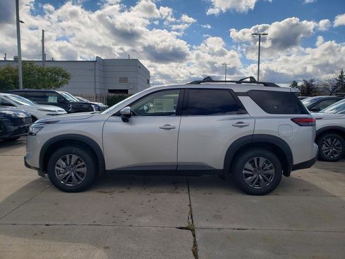 New 2025 Nissan Pathfinder SV image 3