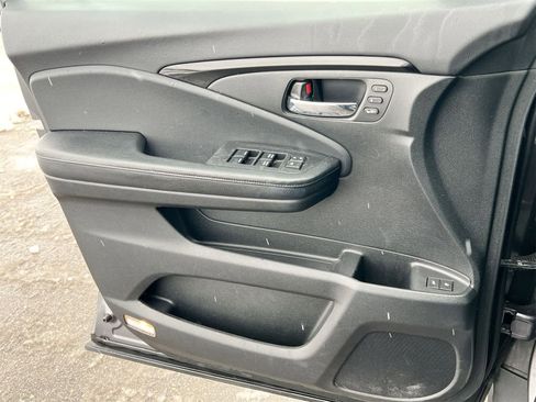 Used 2017 Honda Pilot Touring image 30