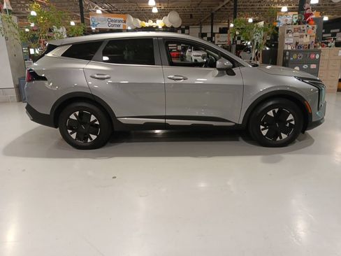 Used 2026 Kia Sportage LX FWD image 9