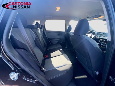 Used 2023 Nissan Rogue SV image 35