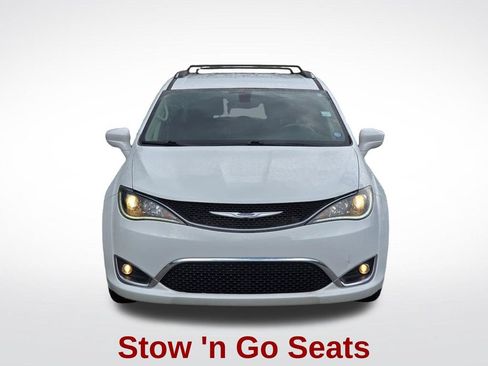 Used 2020 Chrysler Pacifica Touring-L FWD image 15