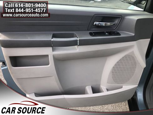 Used 2009 Chrysler Town & Country LX image 13