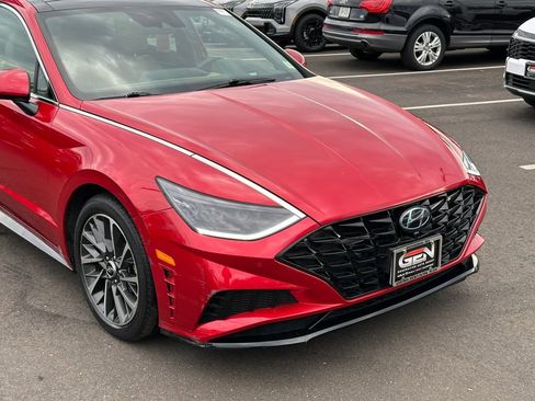 Used 2021 Hyundai Sonata Limited w/ Preferred Accessory Package FWD image 2