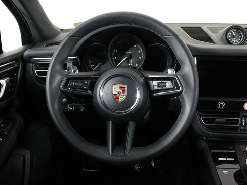Certified 2026 Porsche Macan image 12