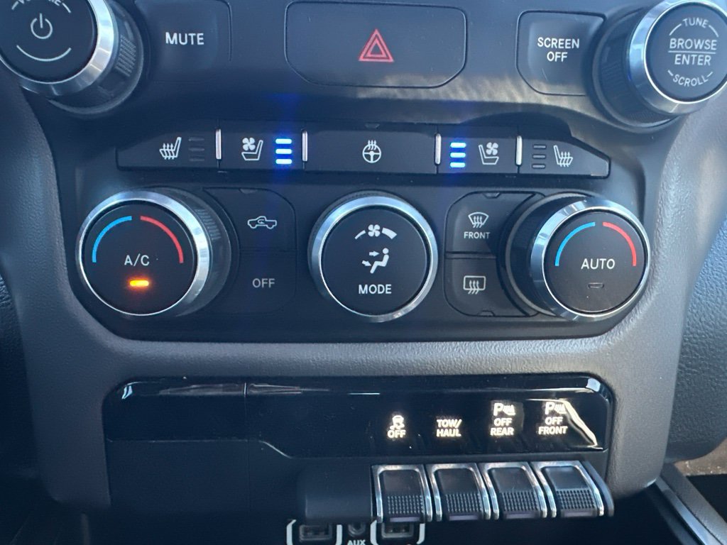 Used 2020 RAM 1500 Laramie w/ Sport Appearance Package AWD/4WD image 33