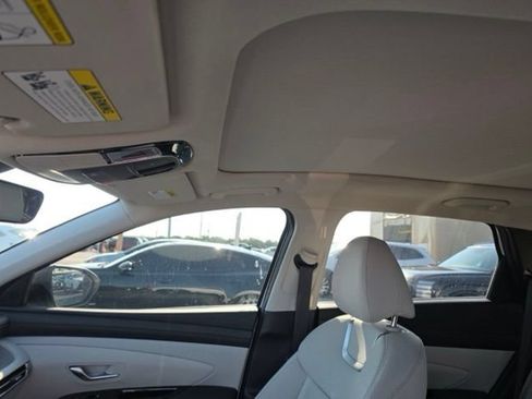 Used 2025 Hyundai Tucson Limited FWD image 11