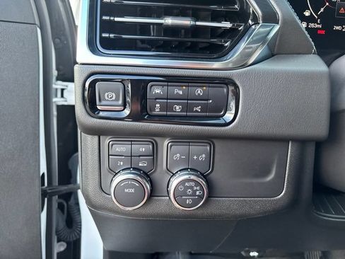 Used 2025 GMC Yukon Denali AWD/4WD image 17