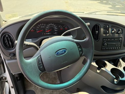 Used 2008 Ford E-250 and Econoline 250 Extended RWD image 9