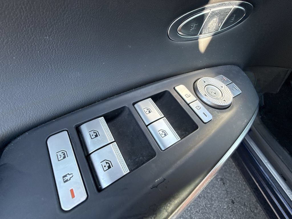 Used 2022 Genesis GV70 3.5T Sport w/ Sport Prestige Package AWD/4WD image 19