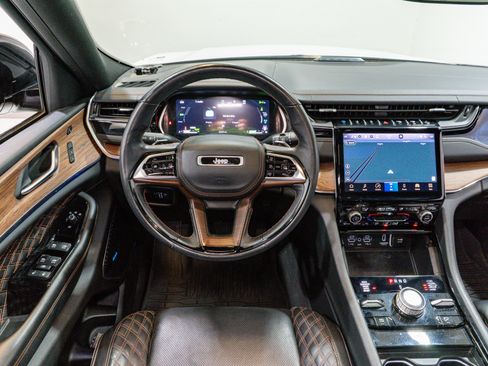 Used 2023 Jeep Grand Cherokee Summit w/ High Altitude Package image 11