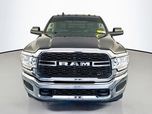 Used 2019 RAM 3500 Tradesman w/ Chrome Appearance Group AWD/4WD image 2