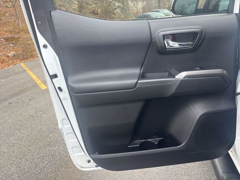 Used 2023 Toyota Tacoma TRD Sport w/ Technology Package image 35