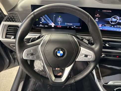 Used 2025 BMW X7 xDrive40i w/ Premium Package AWD/4WD image 10