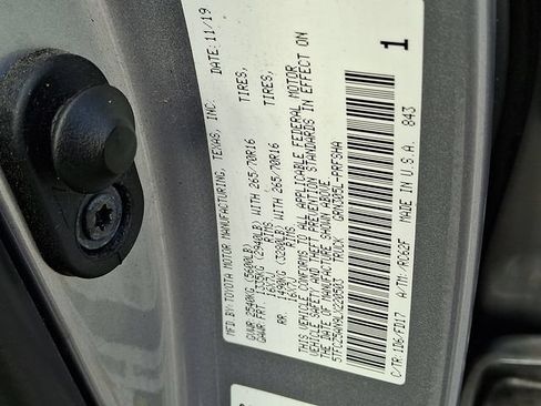 Certified 2020 Toyota Tacoma TRD Off-Road AWD/4WD image 26