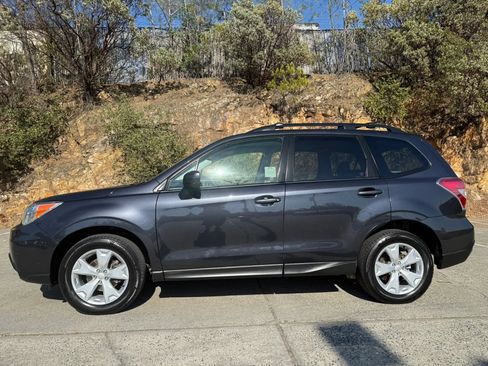 Used 2015 Subaru Forester 2.5i Premium AWD/4WD image 2