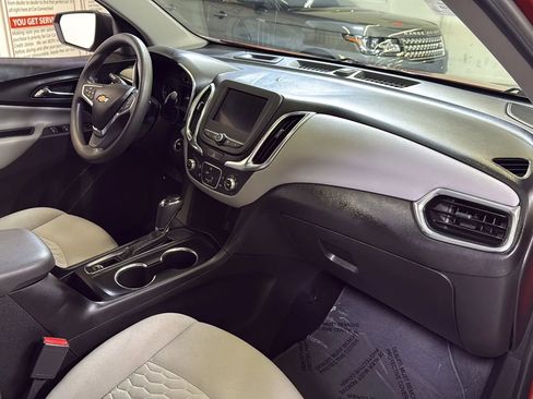 Used 2020 Chevrolet Equinox LS w/ LS Convenience Package image 17