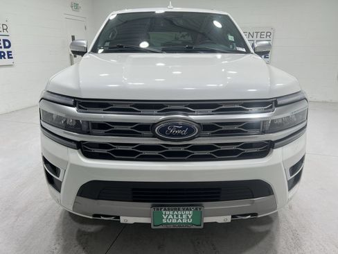 Used 2023 Ford Expedition Platinum AWD/4WD image 3