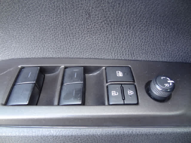 Used 2023 Toyota Camry SE w/ Cold Weather Package FWD image 15