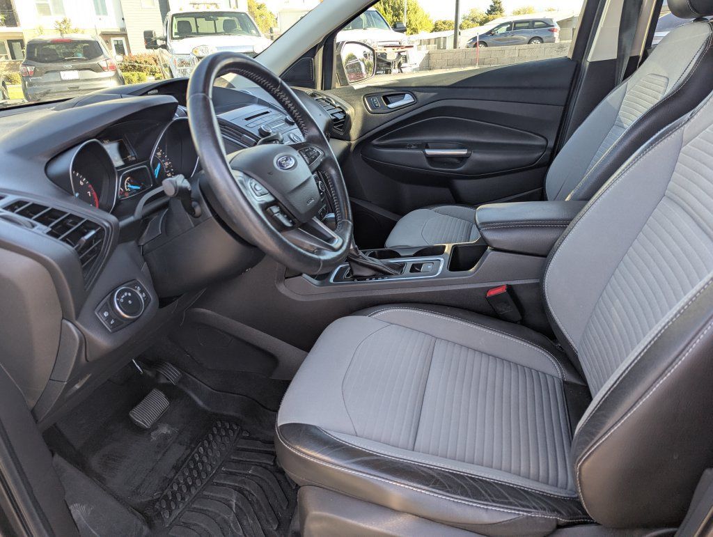 Used 2018 Ford Escape SE w/ SE Sport Appearance Package AWD/4WD image 24