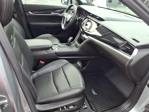 Used 2024 Cadillac XT6 Premium Luxury w/ LPO, Floor Liner Package FWD image 30