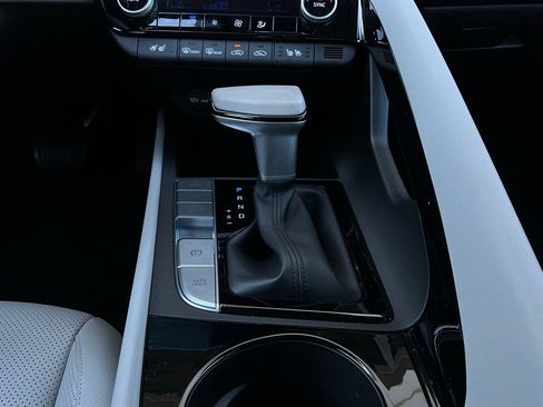 Used 2025 Hyundai Elantra Limited image 26