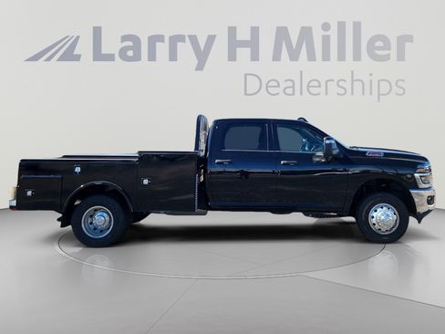 New 2025 RAM 3500 Tradesman w/ Chrome Appearance Group AWD/4WD image 7