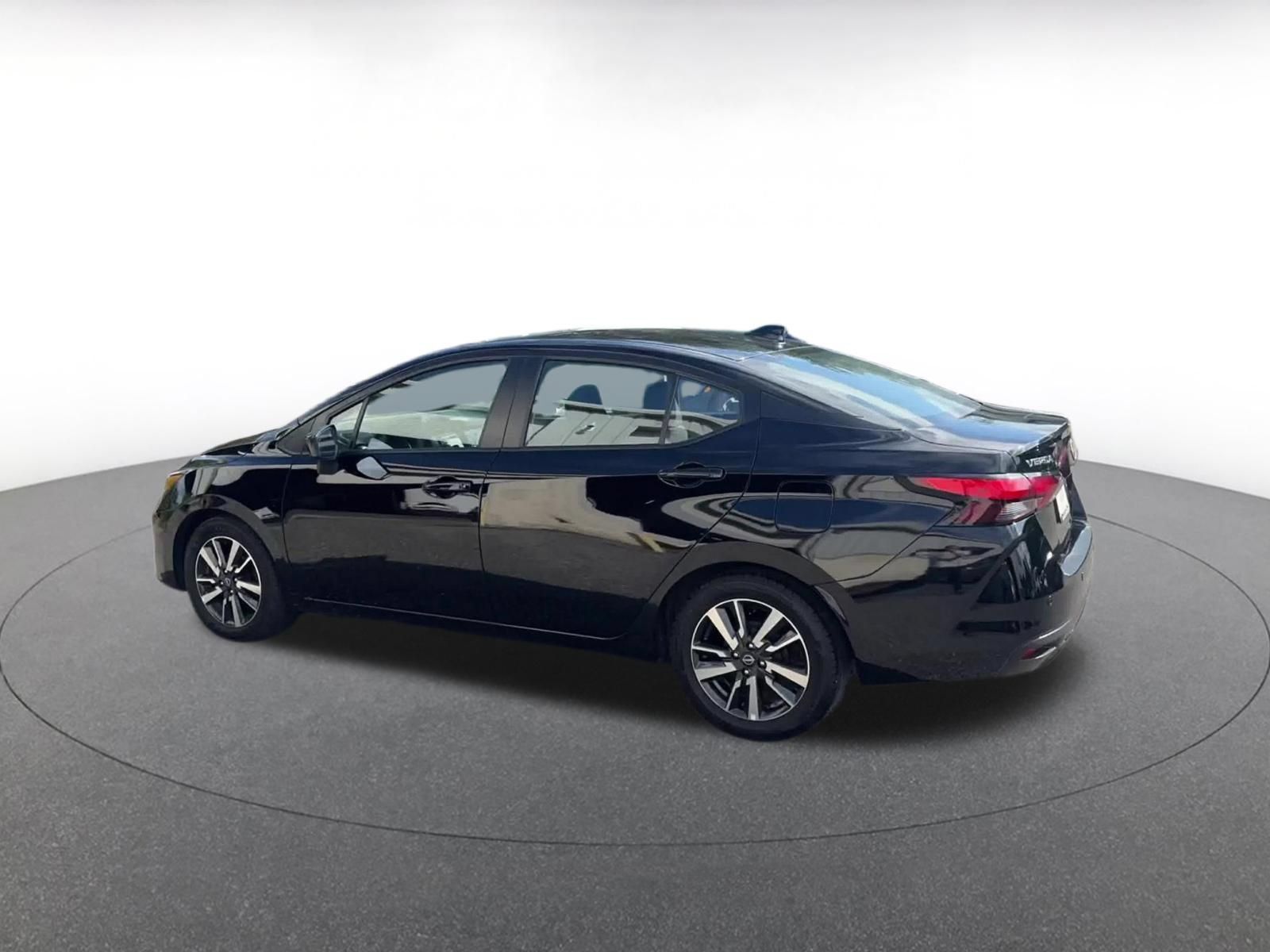 Used 2025 Nissan Versa SV FWD image 8