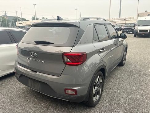 Used 2022 Hyundai Venue SEL FWD image 13