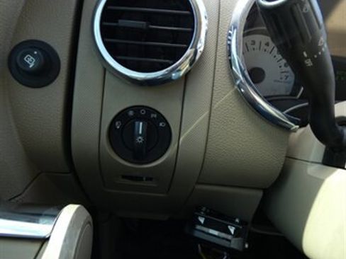 Used 2010 Ford Explorer Sport Trac XLT image 24