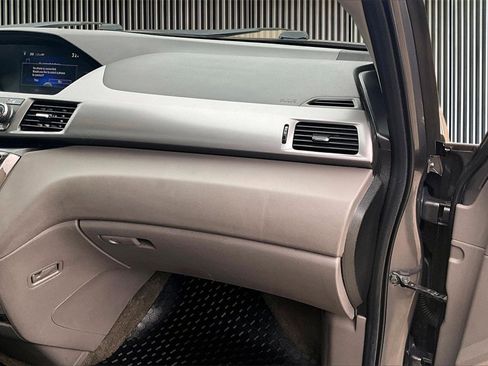 Used 2014 Honda Odyssey Touring Elite image 17