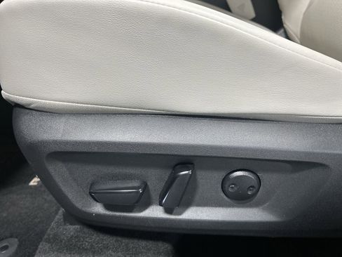 Used 2025 Nissan Rogue SV w/ SV Premium Package AWD/4WD image 26