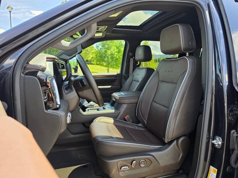 Used 2024 GMC Sierra 3500 Denali w/ Denali Reserve Package AWD/4WD image 13