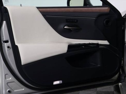 Certified 2025 Lexus ES 300h w/ Premium Package FWD image 12
