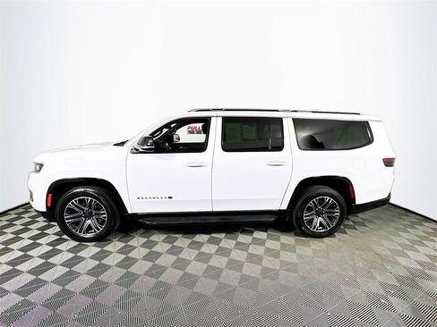 Used 2024 Jeep Wagoneer L Series II image 4