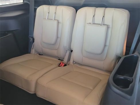 Used 2016 Ford Explorer XLT w/ Equipment Group 202A image 15