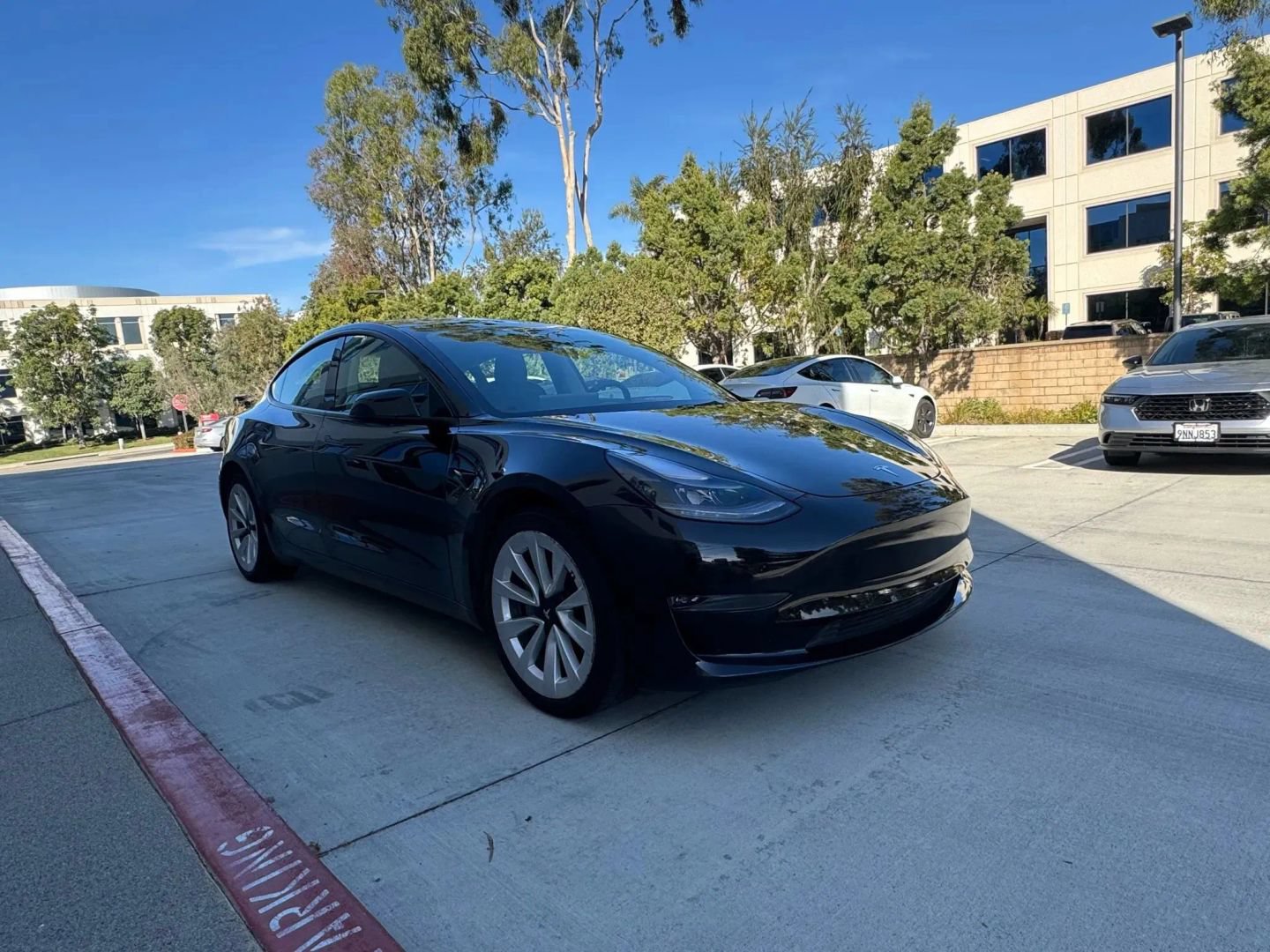 Used 2021 Tesla Model 3 Standard Range Plus RWD image 3