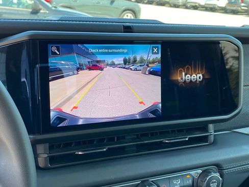 Used 2026 Jeep Gladiator Mojave AWD/4WD image 17