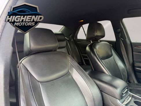 Used 2014 Chrysler 300 C RWD image 20