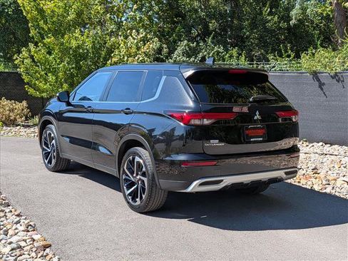 Used 2024 Mitsubishi Outlander SE FWD image 3