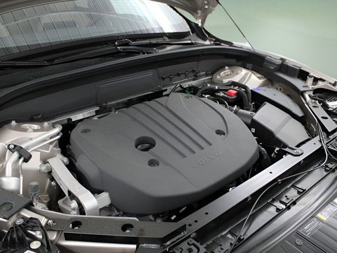 New 2026 Volvo XC60 B5 Core w/ Protection Package Premier image 41