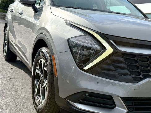 Used 2023 Kia Sportage LX image 4