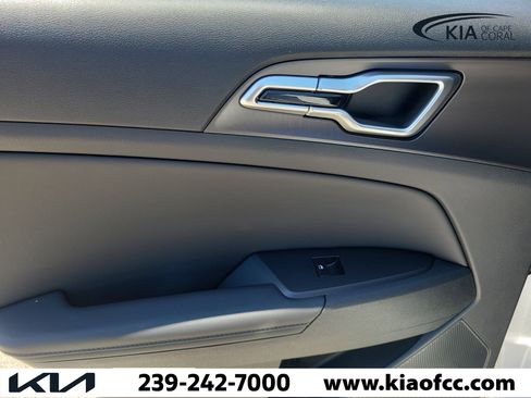 New 2026 Kia Sportage EX w/ EX Panorama Roof Package FWD image 11
