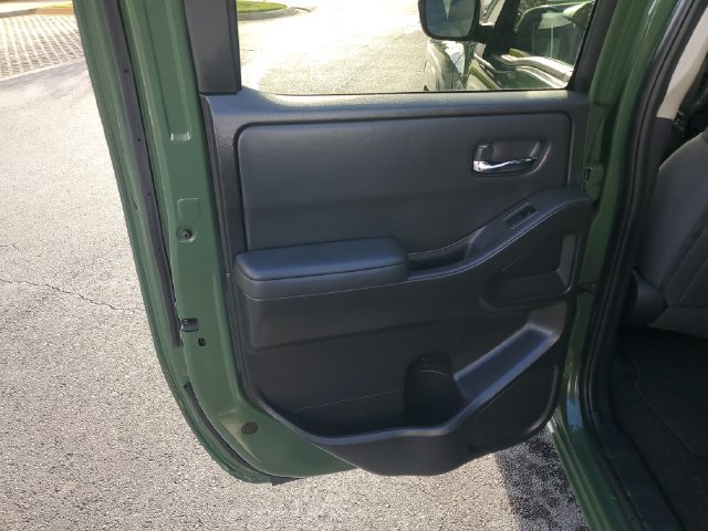 Used 2022 Nissan Frontier SV w/ Technology Package RWD image 14