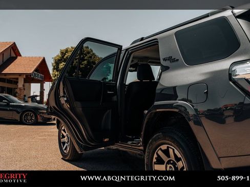 Used 2023 Toyota 4Runner TRD Off-Road Premium w/ Off Road Premium Plus Package AWD/4WD image 39