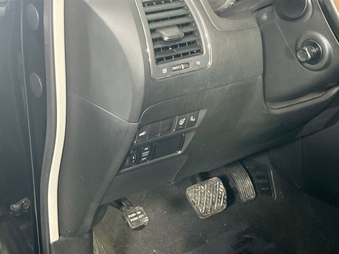 Used 2017 INFINITI QX80 4WD w/ Driver Assistance Package image 10