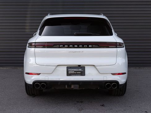 Certified 2025 Porsche Cayenne S image 6