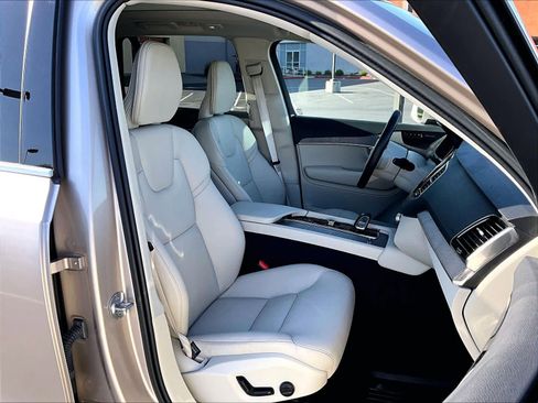 Used 2023 Volvo XC90 B6 Plus AWD/4WD image 9